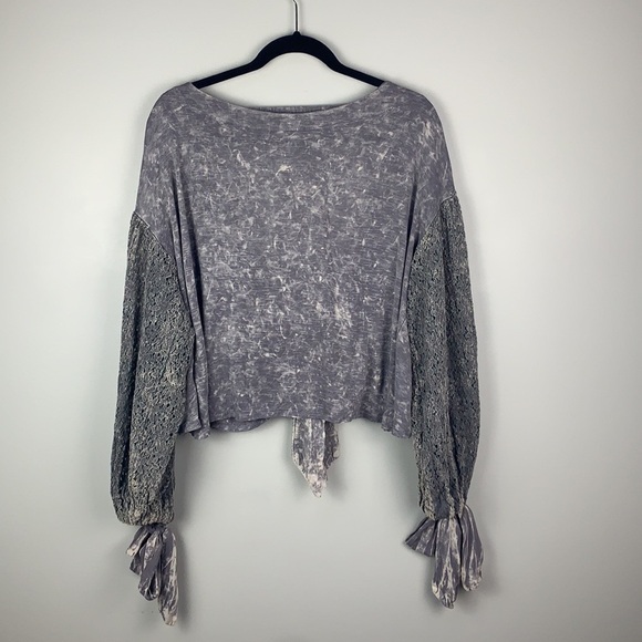 Gimmicks by BTK Oversized Acid Washed Open Tie Back Balloon Sleeve Crop Top NWT - Picture 3 of 6